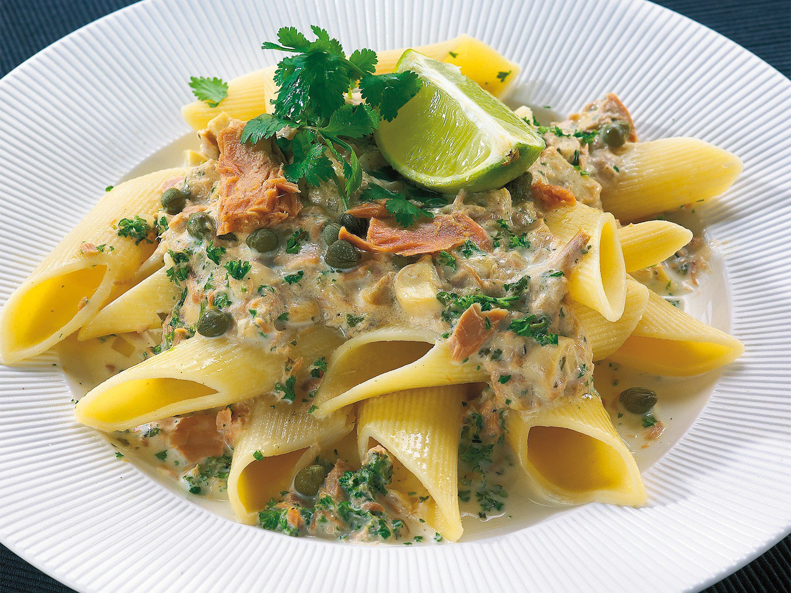 moederlijk Verbergen Zorg Penne rigate met tonijn, champignons en Zure Room | Recepten | Campina