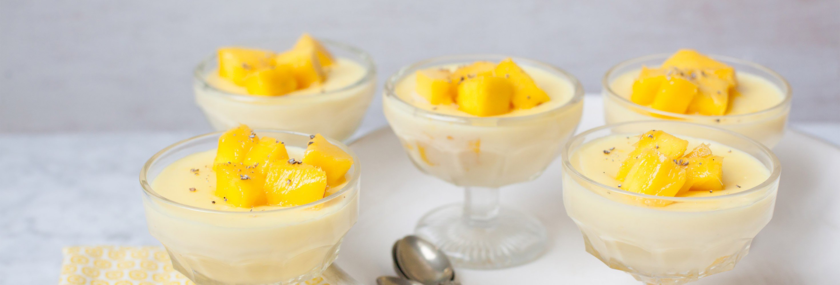 Pudding met mango en cardamom